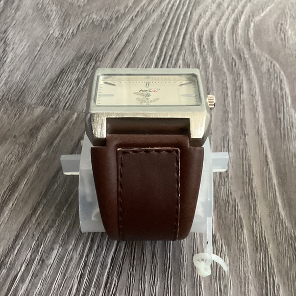 Red brand Men’s Watch - Picture 5 of 6